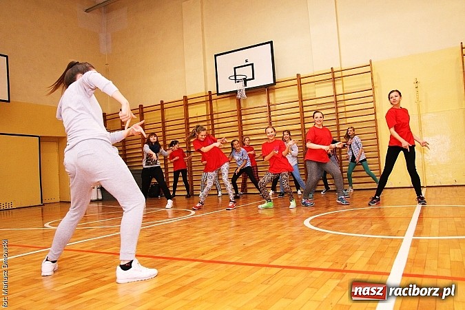 Zdjęcie w galerii na portalu naszraciborz.pl: Warsztaty, ćwiczenia chemiczne, pokazy fizyczne, gry... Czyli Festiwal Nauki i Techniki w Gimnazjum nr 5  wiadomości z regionu