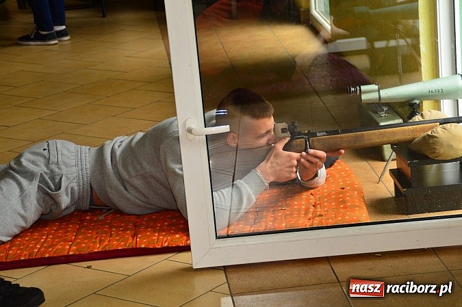 Zdjęcie w galerii na portalu naszraciborz.pl: Uczniowie z II LO strzelają najlepiej! wiadomości z regionu