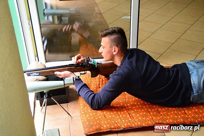 Zdjęcie w galerii na portalu naszraciborz.pl: Uczniowie z II LO strzelają najlepiej! wiadomości z regionu