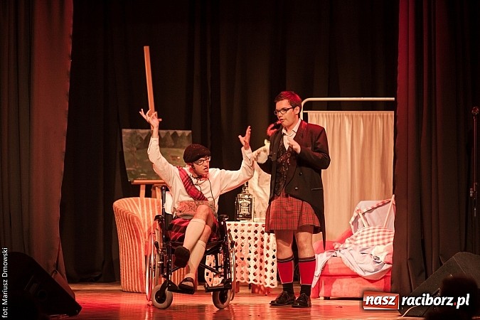 Zdjęcie w galerii na portalu naszraciborz.pl: Szkocka intryga - premiera nowej komedii na deskach Młodzieżowego Domu Kultury wiadomości z regionu