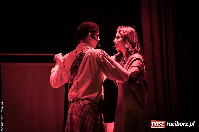 Zdjęcie w galerii na portalu naszraciborz.pl: Szkocka intryga - premiera nowej komedii na deskach Młodzieżowego Domu Kultury wiadomości z regionu