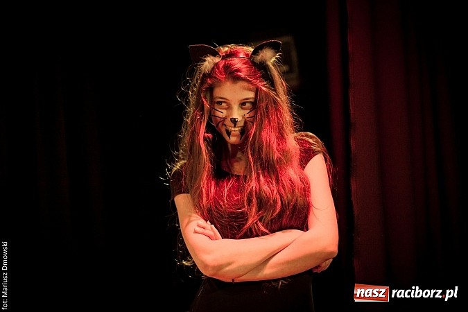 Zdjęcie w galerii na portalu naszraciborz.pl: Szkocka intryga - premiera nowej komedii na deskach Młodzieżowego Domu Kultury wiadomości z regionu