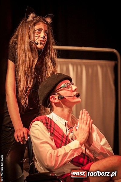 Zdjęcie w galerii na portalu naszraciborz.pl: Szkocka intryga - premiera nowej komedii na deskach Młodzieżowego Domu Kultury wiadomości z regionu