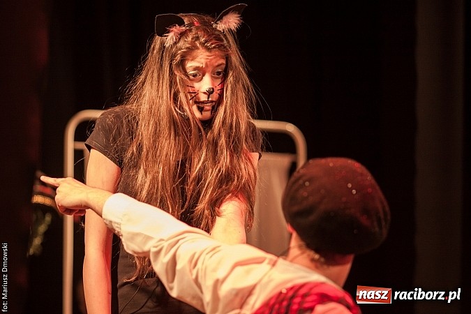 Zdjęcie w galerii na portalu naszraciborz.pl: Szkocka intryga - premiera nowej komedii na deskach Młodzieżowego Domu Kultury wiadomości z regionu