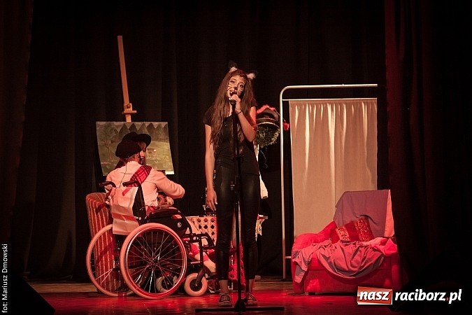 Zdjęcie w galerii na portalu naszraciborz.pl: Szkocka intryga - premiera nowej komedii na deskach Młodzieżowego Domu Kultury wiadomości z regionu