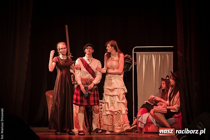 Zdjęcie w galerii na portalu naszraciborz.pl: Szkocka intryga - premiera nowej komedii na deskach Młodzieżowego Domu Kultury wiadomości z regionu