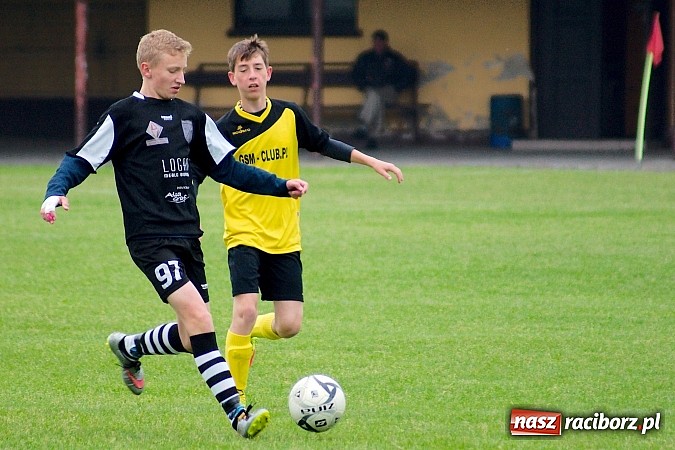 Zdjęcie w galerii na portalu naszraciborz.pl: Trampkarze Tworkowa zdeklasowali lidera z Czerwionki wiadomości z regionu