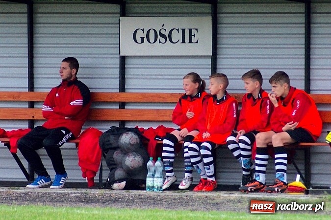 Zdjęcie w galerii na portalu naszraciborz.pl: Trampkarze Tworkowa zdeklasowali lidera z Czerwionki wiadomości z regionu