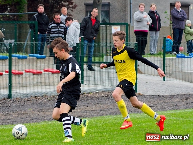 Zdjęcie w galerii na portalu naszraciborz.pl: Trampkarze Tworkowa zdeklasowali lidera z Czerwionki wiadomości z regionu