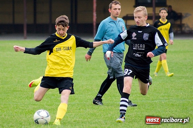 Zdjęcie w galerii na portalu naszraciborz.pl: Trampkarze Tworkowa zdeklasowali lidera z Czerwionki wiadomości z regionu
