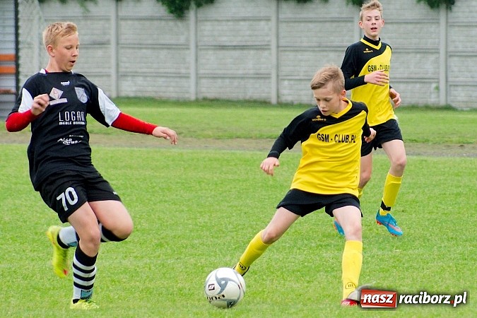 Zdjęcie w galerii na portalu naszraciborz.pl: Trampkarze Tworkowa zdeklasowali lidera z Czerwionki wiadomości z regionu