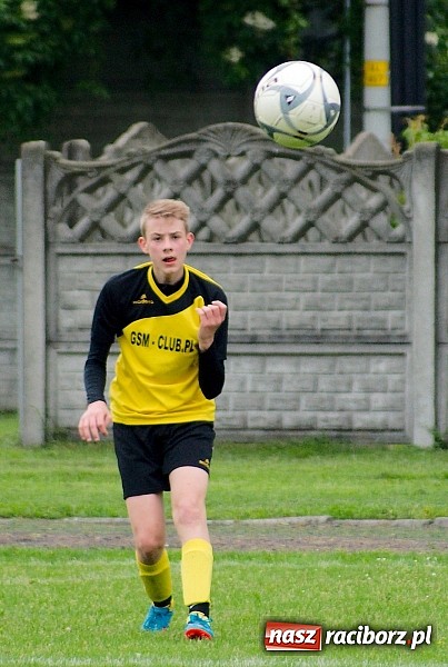 Zdjęcie w galerii na portalu naszraciborz.pl: Trampkarze Tworkowa zdeklasowali lidera z Czerwionki wiadomości z regionu
