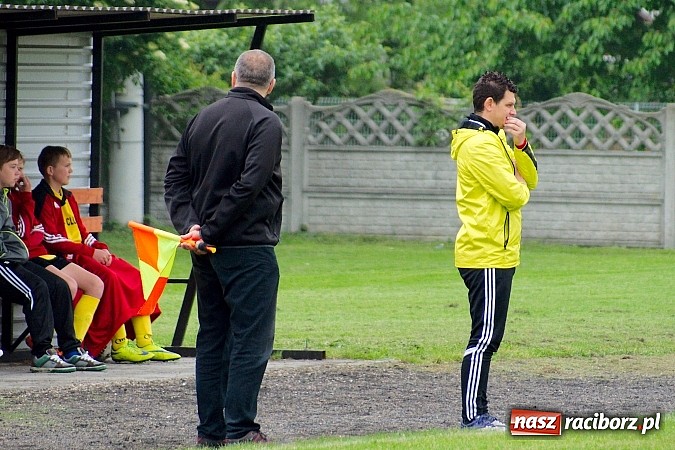 Zdjęcie w galerii na portalu naszraciborz.pl: Trampkarze Tworkowa zdeklasowali lidera z Czerwionki wiadomości z regionu