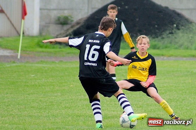 Zdjęcie w galerii na portalu naszraciborz.pl: Trampkarze Tworkowa zdeklasowali lidera z Czerwionki wiadomości z regionu