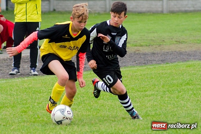 Zdjęcie w galerii na portalu naszraciborz.pl: Trampkarze Tworkowa zdeklasowali lidera z Czerwionki wiadomości z regionu