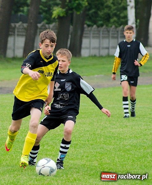 Zdjęcie w galerii na portalu naszraciborz.pl: Trampkarze Tworkowa zdeklasowali lidera z Czerwionki wiadomości z regionu
