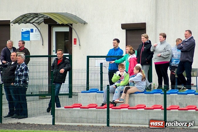 Zdjęcie w galerii na portalu naszraciborz.pl: Trampkarze Tworkowa zdeklasowali lidera z Czerwionki wiadomości z regionu