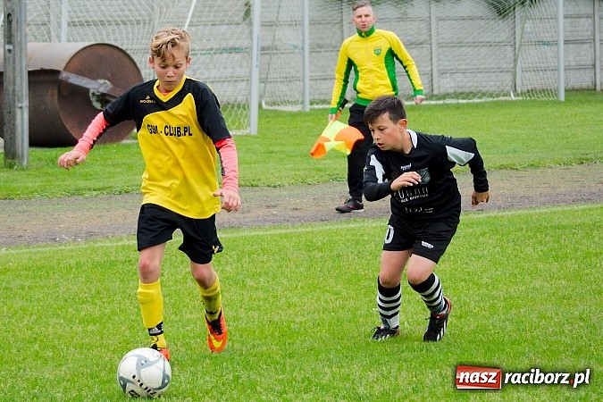 Zdjęcie w galerii na portalu naszraciborz.pl: Trampkarze Tworkowa zdeklasowali lidera z Czerwionki wiadomości z regionu