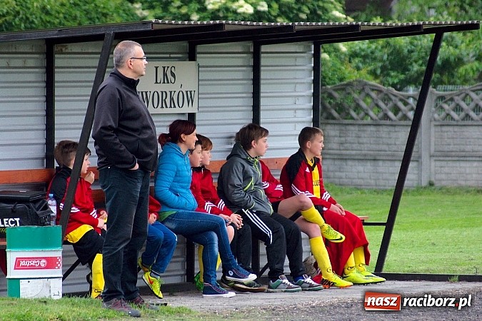 Zdjęcie w galerii na portalu naszraciborz.pl: Trampkarze Tworkowa zdeklasowali lidera z Czerwionki wiadomości z regionu