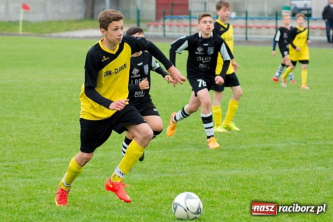 Zdjęcie w galerii na portalu naszraciborz.pl: Trampkarze Tworkowa zdeklasowali lidera z Czerwionki wiadomości z regionu