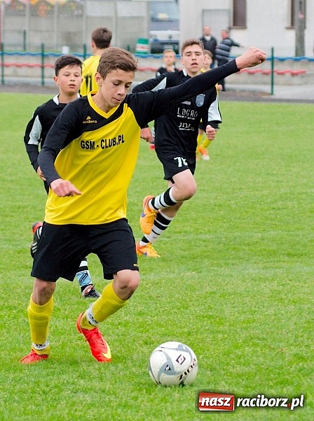 Zdjęcie w galerii na portalu naszraciborz.pl: Trampkarze Tworkowa zdeklasowali lidera z Czerwionki wiadomości z regionu