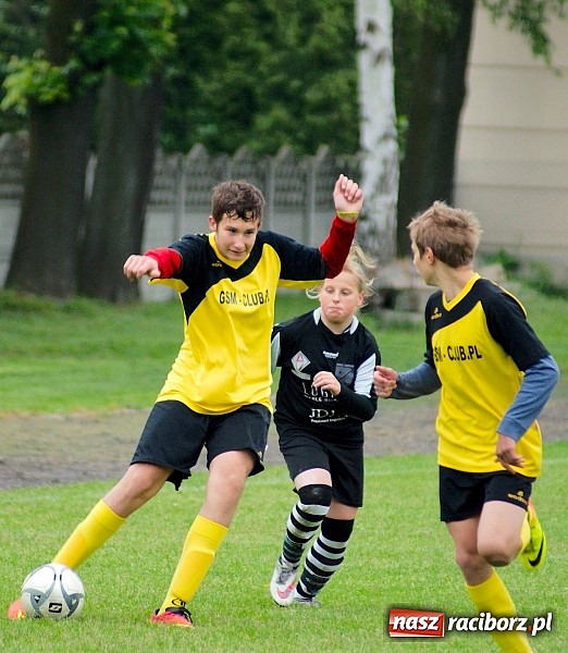Zdjęcie w galerii na portalu naszraciborz.pl: Trampkarze Tworkowa zdeklasowali lidera z Czerwionki wiadomości z regionu