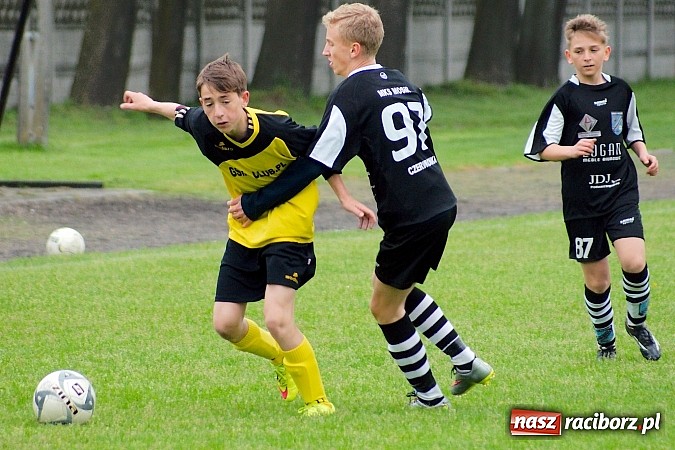 Zdjęcie w galerii na portalu naszraciborz.pl: Trampkarze Tworkowa zdeklasowali lidera z Czerwionki wiadomości z regionu