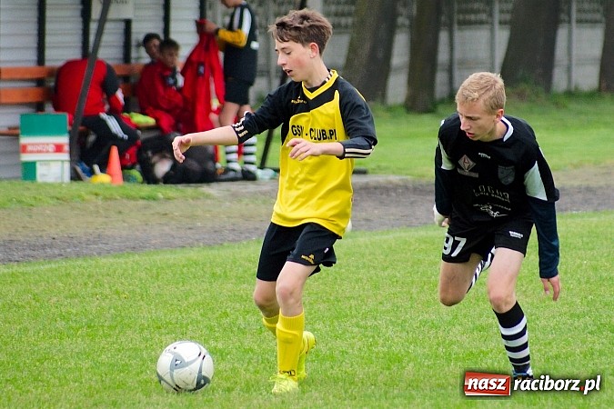 Zdjęcie w galerii na portalu naszraciborz.pl: Trampkarze Tworkowa zdeklasowali lidera z Czerwionki wiadomości z regionu
