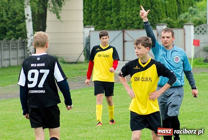 Zdjęcie w galerii na portalu naszraciborz.pl: Trampkarze Tworkowa zdeklasowali lidera z Czerwionki wiadomości z regionu