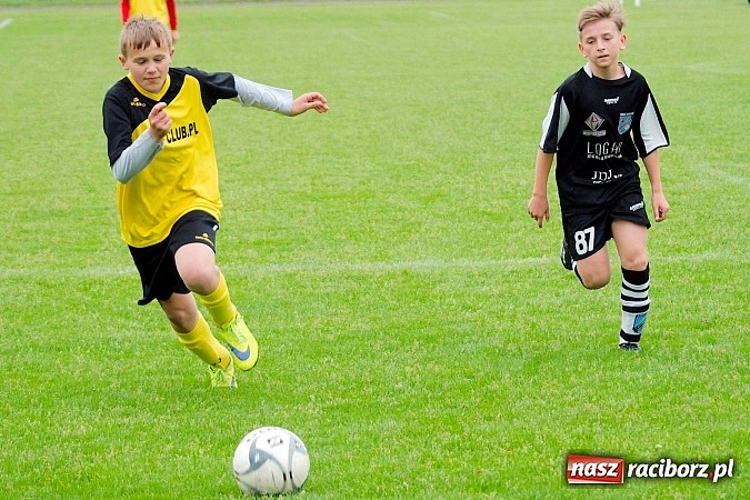 Zdjęcie w galerii na portalu naszraciborz.pl: Trampkarze Tworkowa zdeklasowali lidera z Czerwionki wiadomości z regionu