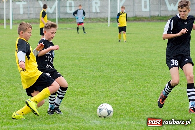 Zdjęcie w galerii na portalu naszraciborz.pl: Trampkarze Tworkowa zdeklasowali lidera z Czerwionki wiadomości z regionu