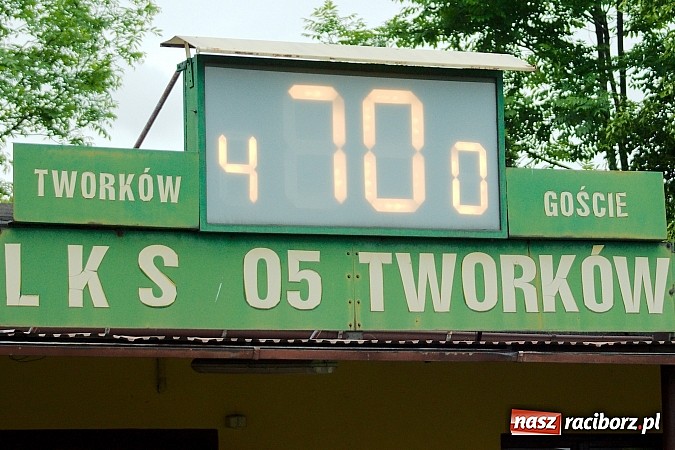 Zdjęcie w galerii na portalu naszraciborz.pl: Trampkarze Tworkowa zdeklasowali lidera z Czerwionki wiadomości z regionu