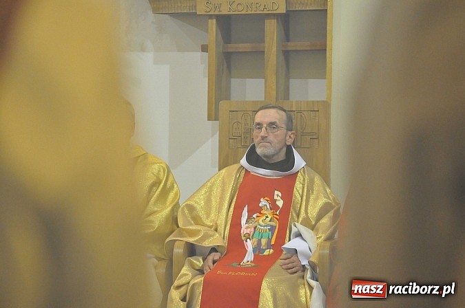 Zdjęcie w galerii na portalu naszraciborz.pl: Ojciec Marceli Dębski, kapelan raciborskich strażaków, świętuje dziś 25-lecie kapłaństwa wiadomości z regionu