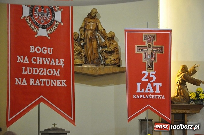 Zdjęcie w galerii na portalu naszraciborz.pl: Ojciec Marceli Dębski, kapelan raciborskich strażaków, świętuje dziś 25-lecie kapłaństwa wiadomości z regionu