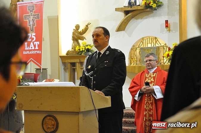 Zdjęcie w galerii na portalu naszraciborz.pl: Ojciec Marceli Dębski, kapelan raciborskich strażaków, świętuje dziś 25-lecie kapłaństwa wiadomości z regionu