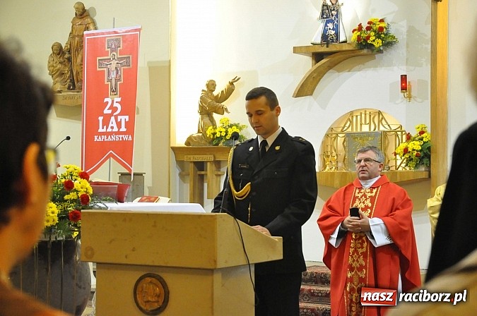 Zdjęcie w galerii na portalu naszraciborz.pl: Ojciec Marceli Dębski, kapelan raciborskich strażaków, świętuje dziś 25-lecie kapłaństwa wiadomości z regionu