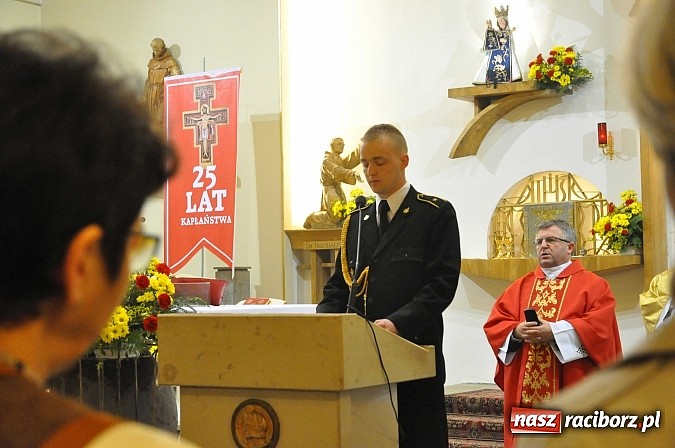 Zdjęcie w galerii na portalu naszraciborz.pl: Ojciec Marceli Dębski, kapelan raciborskich strażaków, świętuje dziś 25-lecie kapłaństwa wiadomości z regionu
