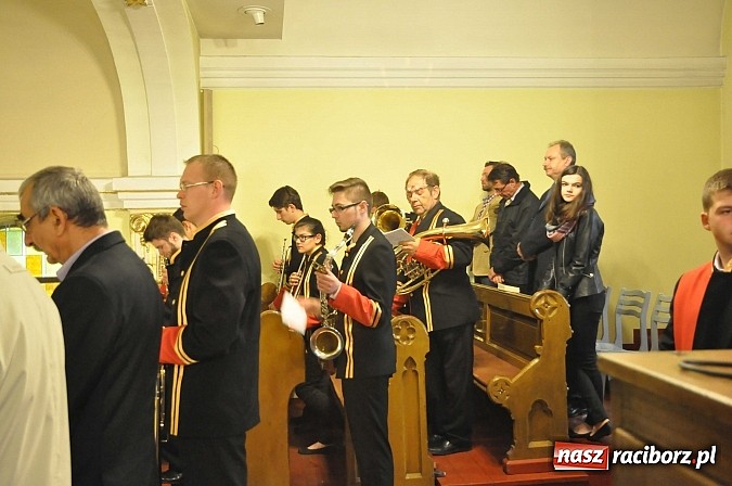 Zdjęcie w galerii na portalu naszraciborz.pl: Ojciec Marceli Dębski, kapelan raciborskich strażaków, świętuje dziś 25-lecie kapłaństwa wiadomości z regionu