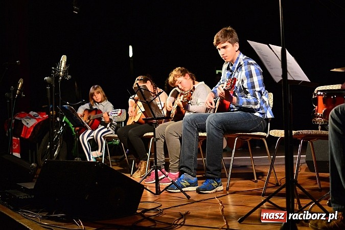 Zdjęcie w galerii na portalu naszraciborz.pl: W Kuźni Raciborskiej grali dla Asi wiadomości z regionu