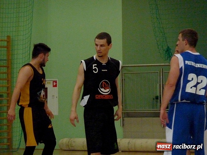 Zdjęcie w galerii na portalu naszraciborz.pl: Brooklyn Basket Liga. Zwycięstwa faworytów  wiadomości z regionu