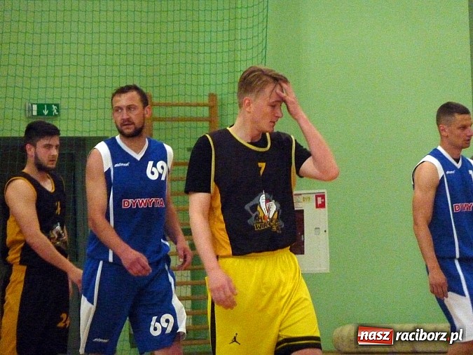 Zdjęcie w galerii na portalu naszraciborz.pl: Brooklyn Basket Liga. Zwycięstwa faworytów  wiadomości z regionu