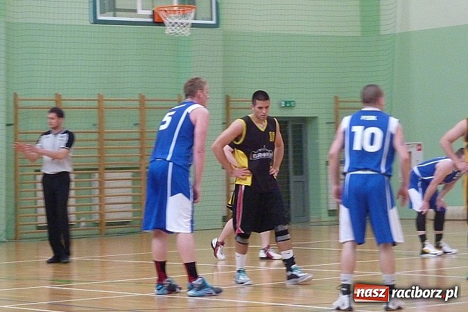 Zdjęcie w galerii na portalu naszraciborz.pl: Brooklyn Basket Liga. Zwycięstwa faworytów  wiadomości z regionu