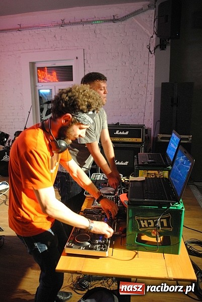 Zdjęcie w galerii na portalu naszraciborz.pl: Raciborski duet DJ-ów zwycięzcą Bitwy kapel wiadomości z regionu
