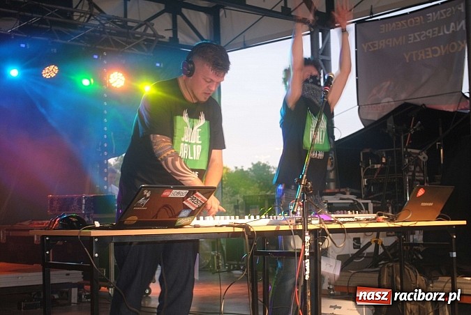 Zdjęcie w galerii na portalu naszraciborz.pl: Raciborski duet DJ-ów zwycięzcą Bitwy kapel wiadomości z regionu