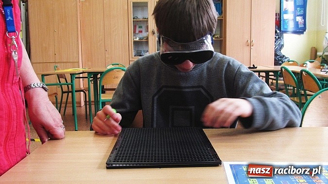 Zdjęcie w galerii na portalu naszraciborz.pl: Miej oczy szeroko otwarte w Gimnazjum nr 5  wiadomości z regionu