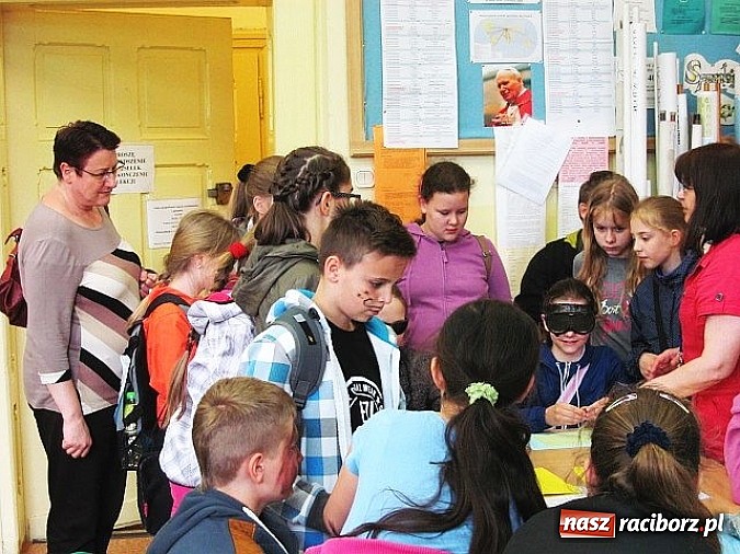 Zdjęcie w galerii na portalu naszraciborz.pl: Miej oczy szeroko otwarte w Gimnazjum nr 5  wiadomości z regionu