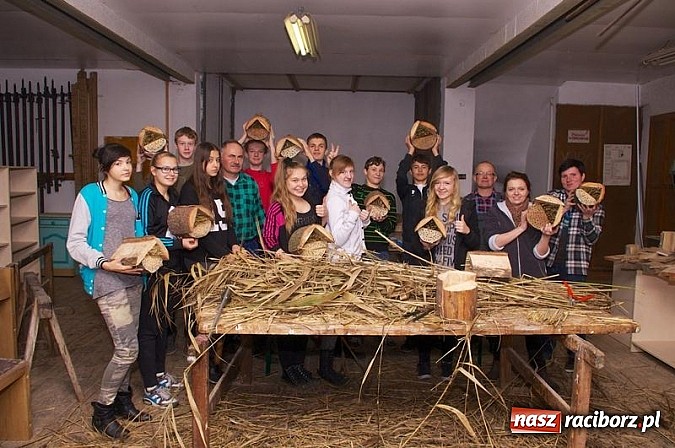Zdjęcie w galerii na portalu naszraciborz.pl: ZSO Tworków wyróżniony w ogólnopolskim konkursie Akademie Przyjaciół Pszczół na piątkę!  wiadomości z regionu