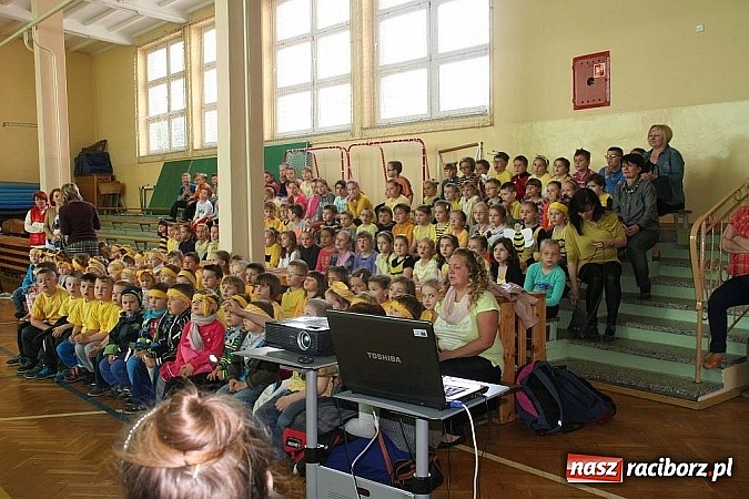 Zdjęcie w galerii na portalu naszraciborz.pl: ZSO Tworków wyróżniony w ogólnopolskim konkursie Akademie Przyjaciół Pszczół na piątkę!  wiadomości z regionu