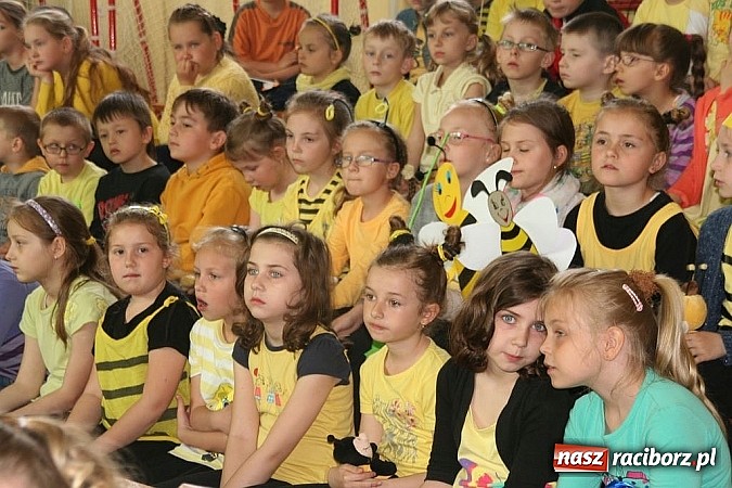 Zdjęcie w galerii na portalu naszraciborz.pl: ZSO Tworków wyróżniony w ogólnopolskim konkursie Akademie Przyjaciół Pszczół na piątkę!  wiadomości z regionu