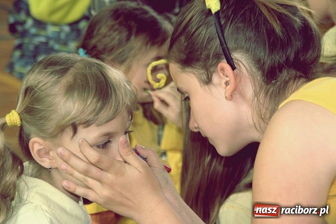 Zdjęcie w galerii na portalu naszraciborz.pl: ZSO Tworków wyróżniony w ogólnopolskim konkursie Akademie Przyjaciół Pszczół na piątkę!  wiadomości z regionu